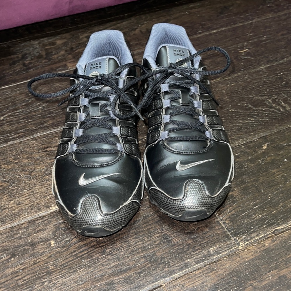 Black Nike shox
